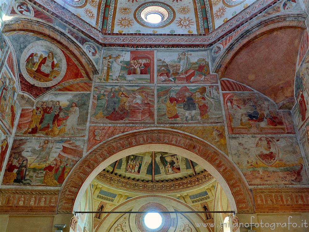 Castelleone (Cremona, Italy) - Frescoes on the south wall of the central body of the Church of St. Mary in Bressanoro